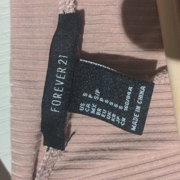 Forever 21 - long T shirt - Picture 2 of 3